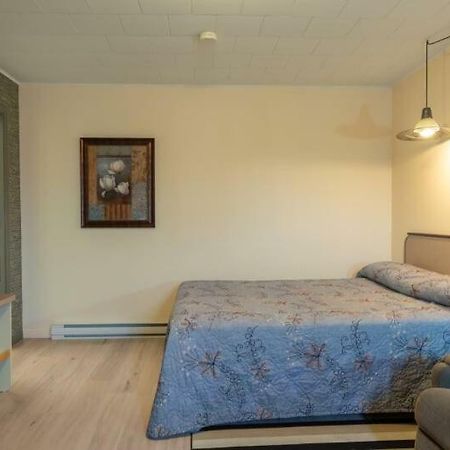 Motel Claude Degelis エクステリア 写真