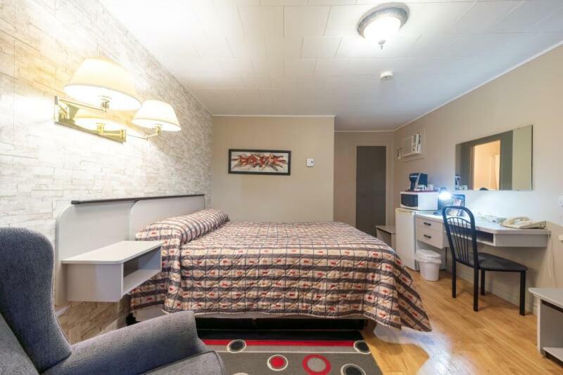 Motel Claude Degelis エクステリア 写真