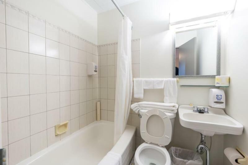 Motel Claude Degelis エクステリア 写真