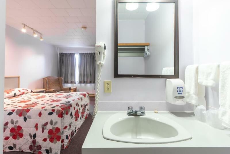 Motel Claude Degelis エクステリア 写真