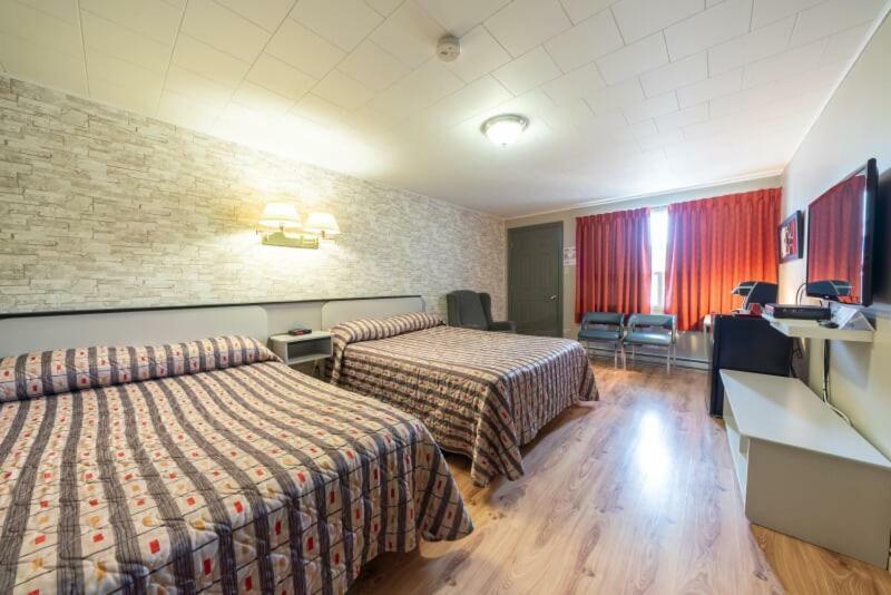 Motel Claude Degelis エクステリア 写真