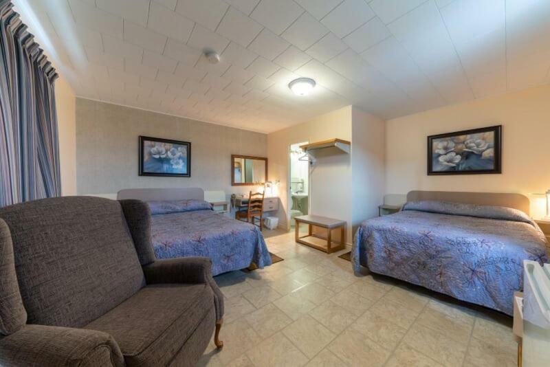 Motel Claude Degelis エクステリア 写真