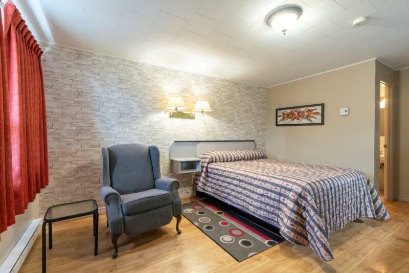 Motel Claude Degelis エクステリア 写真